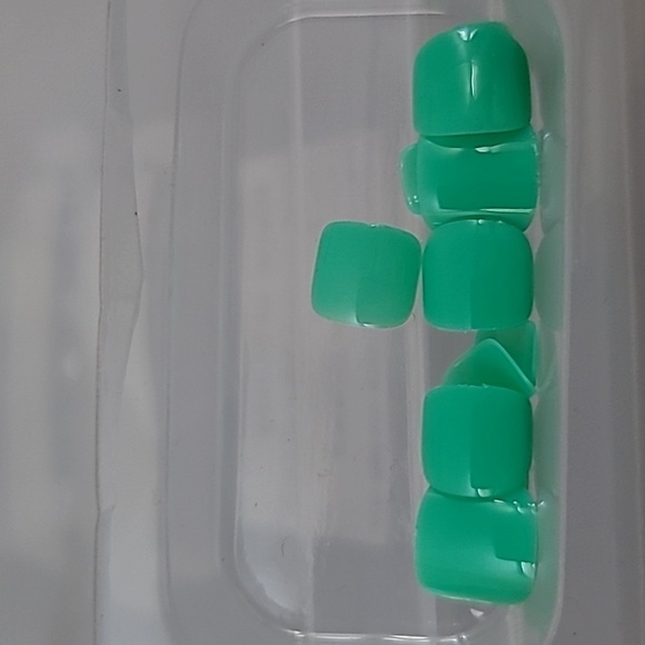 2/$16 Green Press On Toenails - Picture 9 of 10